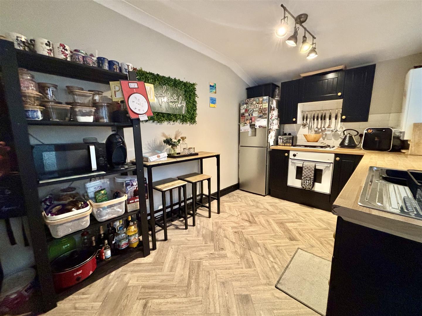 Brynamlwg Road, Fforestfach, Swansea, SA5 8HZ